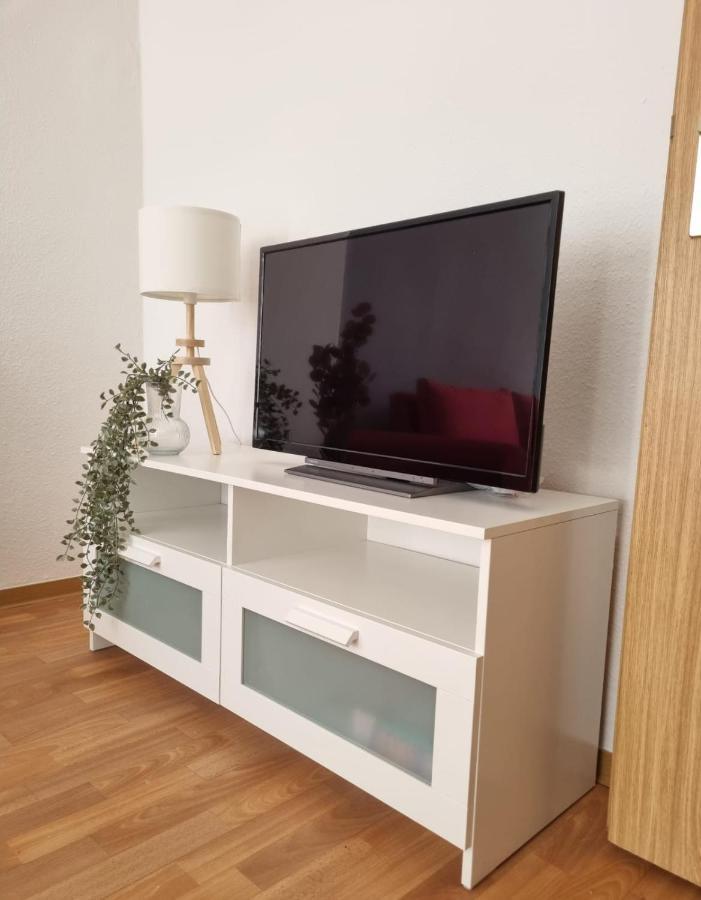 Modern-Ruhig-Stadtnah-Geschirrspueler-Parkplatz Pasewalk Εξωτερικό φωτογραφία